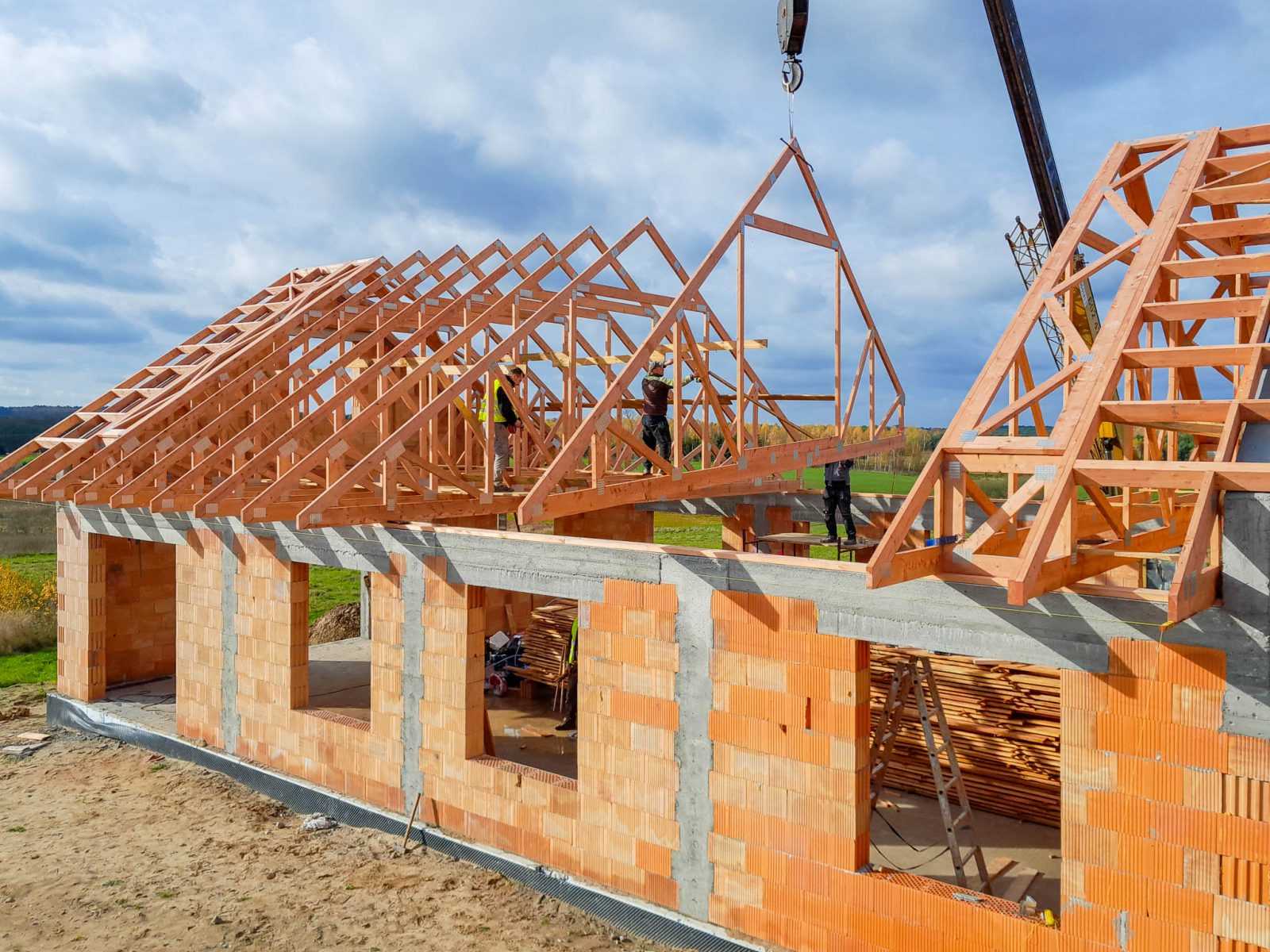 techma-10 Montaż wiązarów dachowych